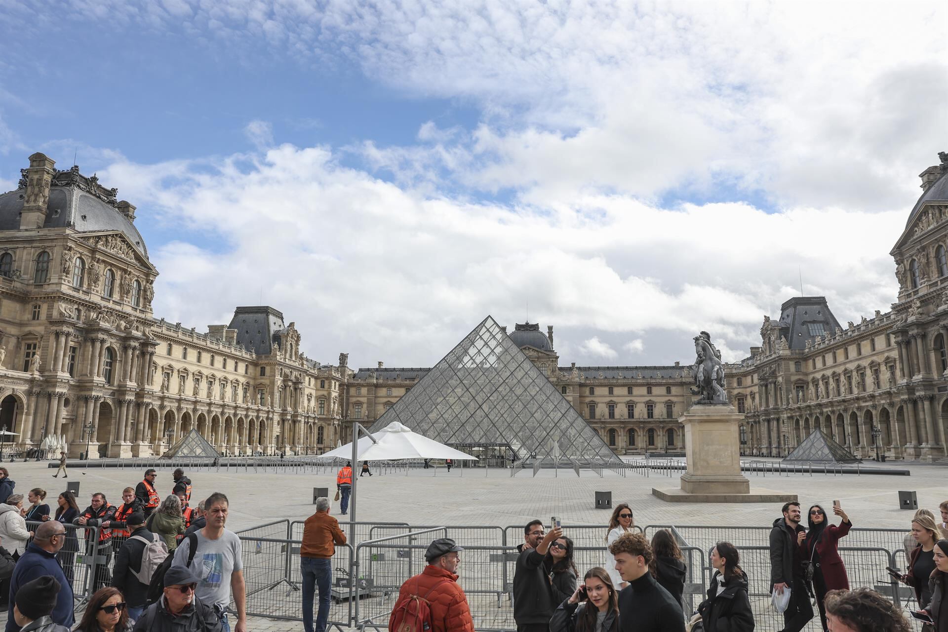 El botín robado en el Louvre está valorado en 88 millones de euros e incluye piezas históricas de la realeza francesa