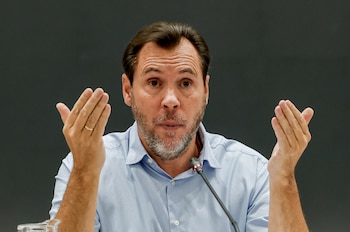 Óscar Puente, ministro de Transportes, este viernes en rueda de prensa. (EFE/JJ Guillén)