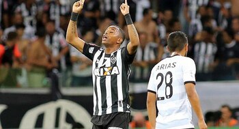 Robinho marcó el segundo de la goleada sobre Melgar.