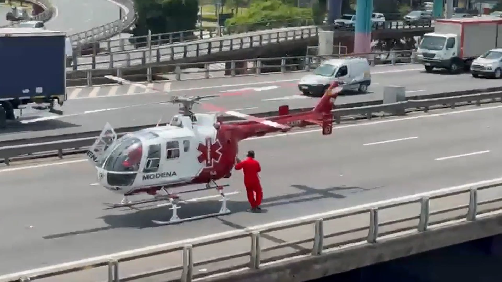 El motociclista lesionado tras el choque recibió asistencia inmediata y fue trasladado en helicóptero del SAME