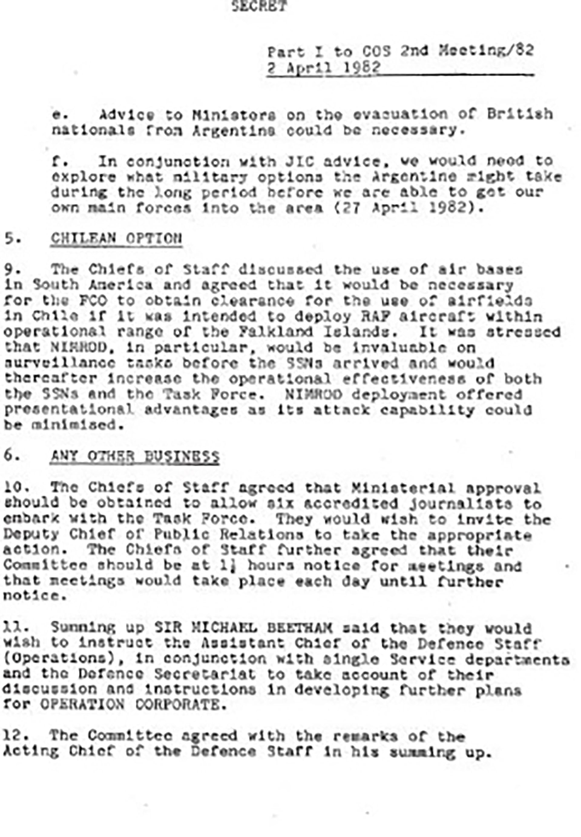 Documento secreto del Comité de jefes de Estado Mayor del ministerio de Defensa del Reino Unido, fechado el 2 de abril de 1982, que menciona la opción de que aviones británicos usen pistas aéreas chilenas