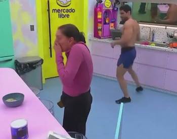 Cynthia Klitbo comete tremendo error en La Casa de los Famosos México y menciona reality de TV Azteca