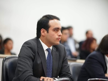 La propuesta, presentada por el senador Alexander Vega, establece la aplicación del nuevo límite de 12 horas en elecciones nacionales, departamentales, locales y distritales - crédito Senado de la República