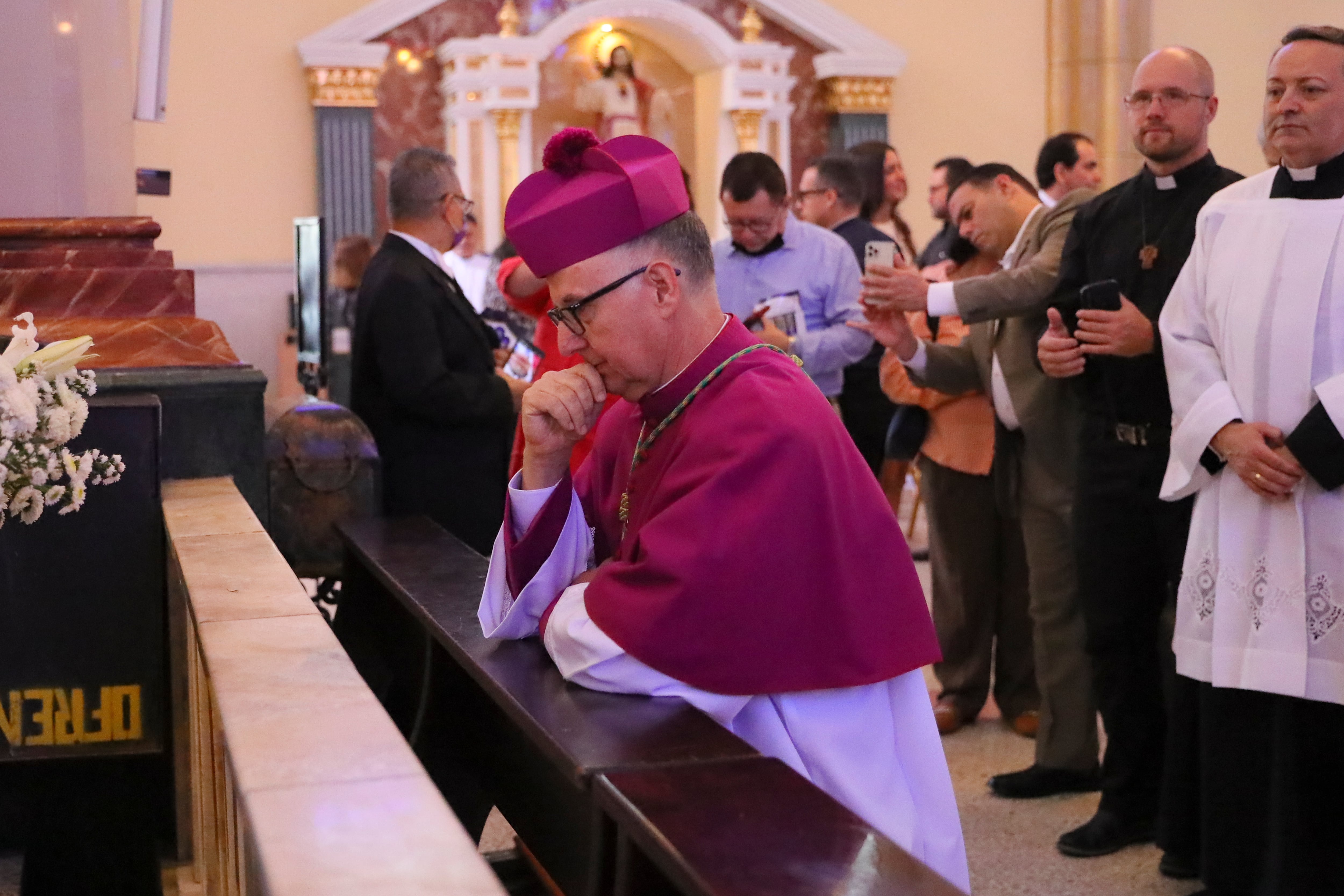 El arzobispo de Tegucigalpa destaca la honestidad y la coherencia evangélica como ejes del mensaje para la Semana Santa 2024 en Honduras. (Foto: EFE/Gustavo Amador)