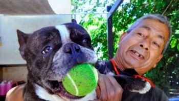 José Sosa junto a uno