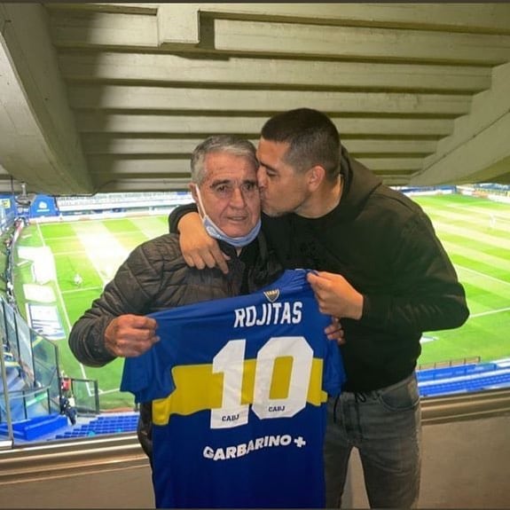 Rojitas homenajeado por Riquelme. Para el ex delantero, Román
