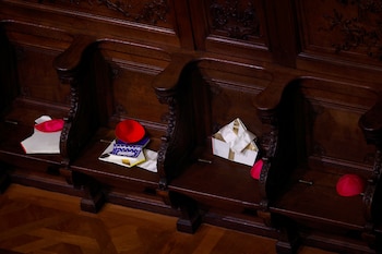 Zuchettos rosados de obispos se