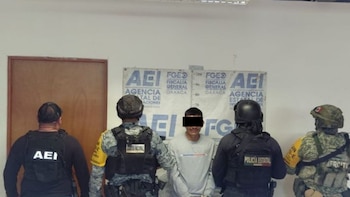 Pese a que se escondió las autoridades lograron dar con él poara enfrentar la justicia Foto: Fiscalía Oaxaca