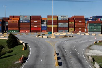 A large number of shipping