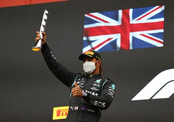 Lewis Hamilton marcha primero en