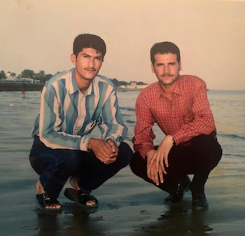 Diari con su hermano Dara