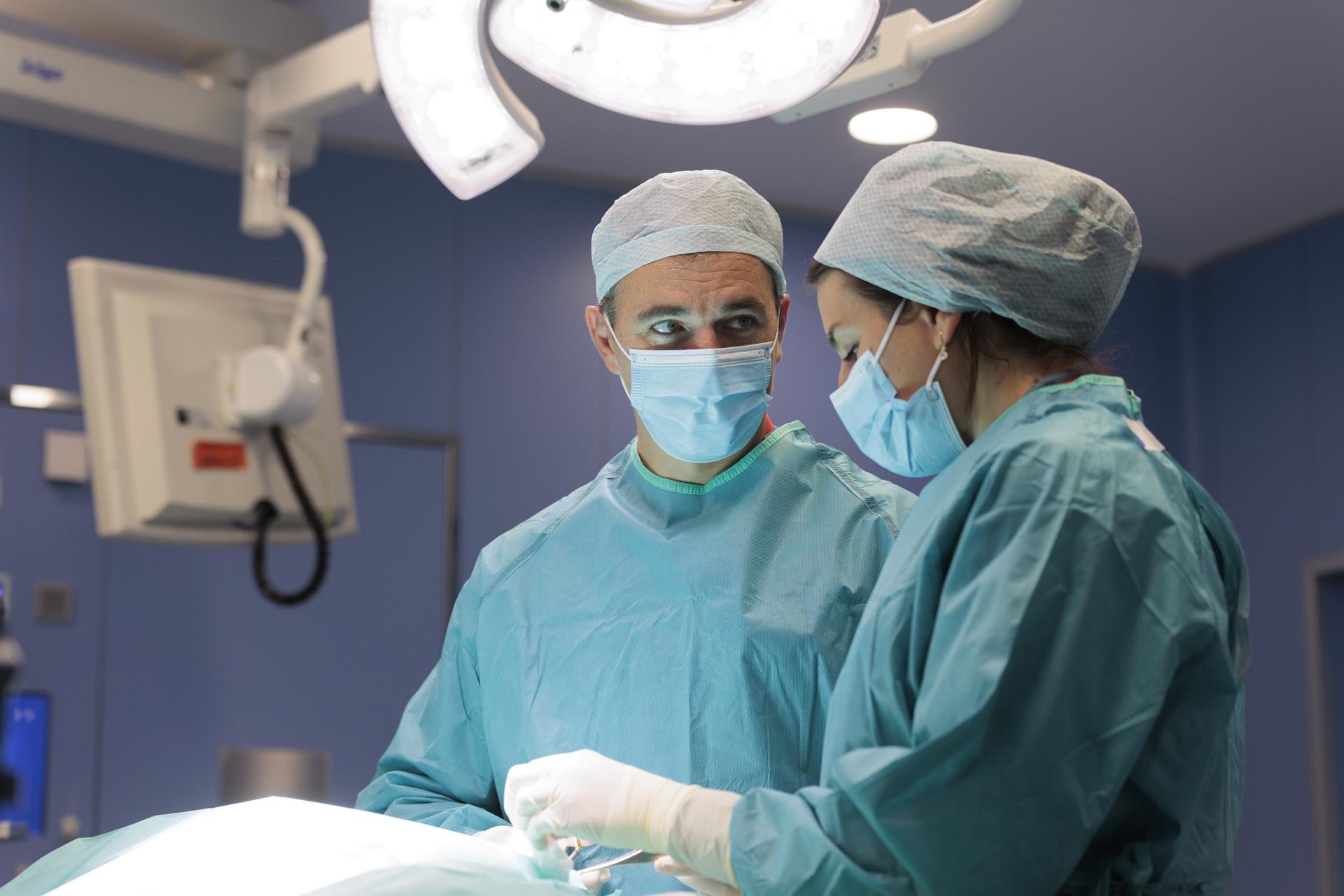 El uso de tecnología de vacío facilita la extracción de lesiones pequeñas y tumores benignos sin recurrir a cirugías (Europa Press)