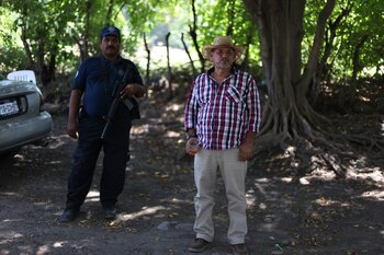 Su escolta fue atacado por