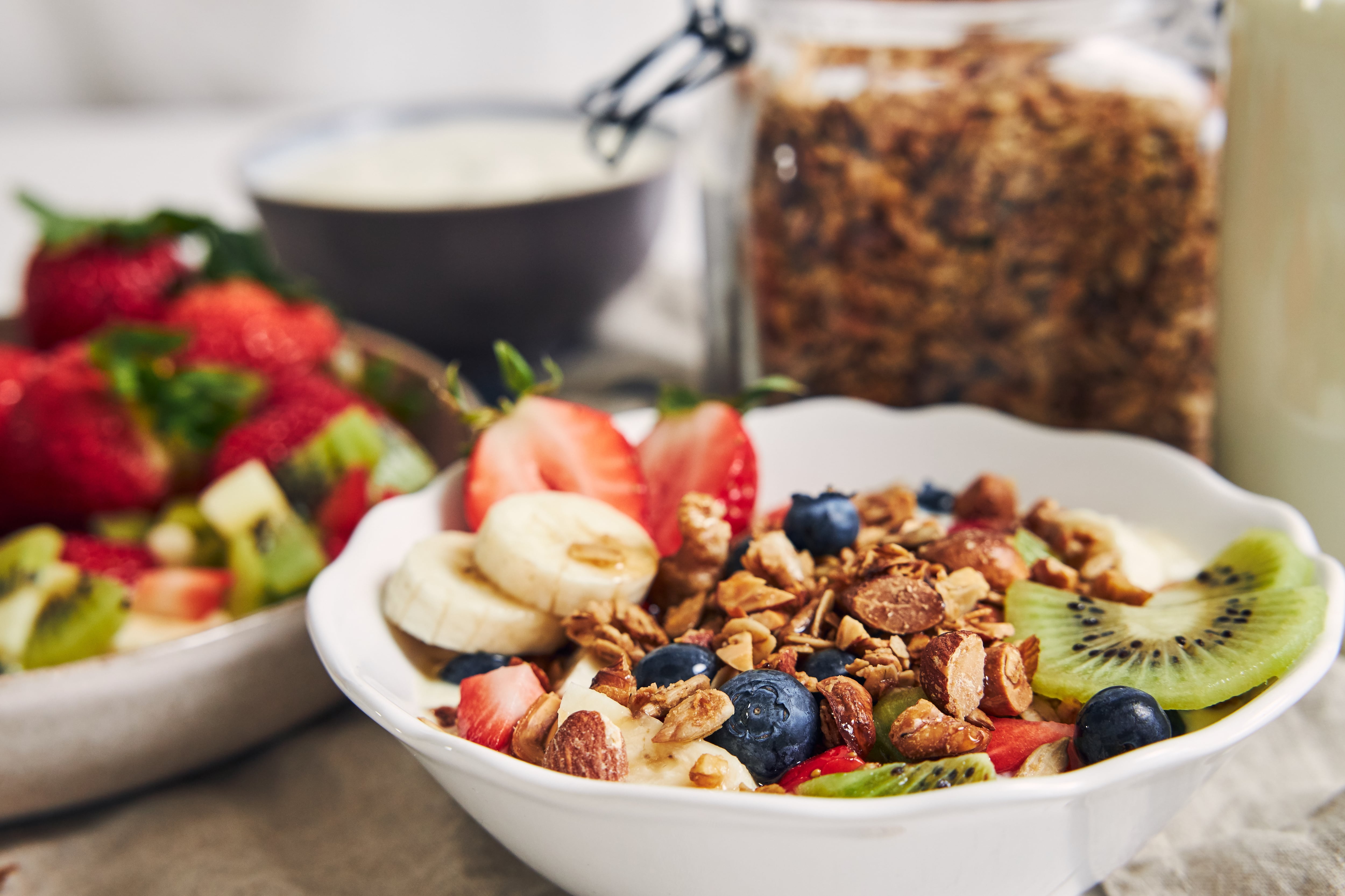 La fibra en el desayuno aumenta la saciedad, estabiliza el azúcar en sangre y puede ayudar a consumir menos calorías durante el resto del día (Crédito: Freepik)
