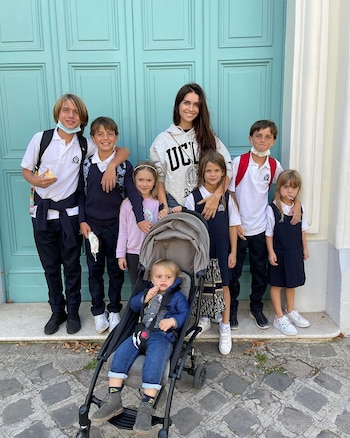 Zaira Nara con hijos y sobrinos en Paris