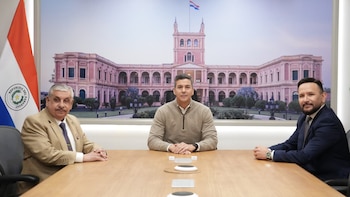Santiago Peña designó a Isaías Fretes como nuevo ministro de Salud de Paraguay