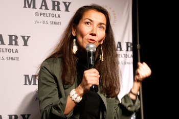 Mary Peltola, una demócrata que aspira a un escaño en el Senado de Estados Unidos por Alaska (AP/Mark Thiessen, archivo)