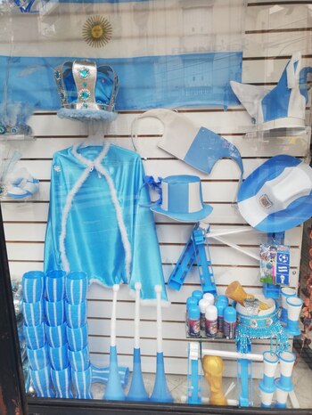 Capas, turbantes, anteojos y corbatas: