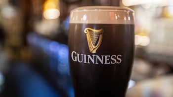 Diageo gana un 26% menos al cierre de su año fiscal y anuncia un plan de ahorro de 866 millones