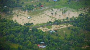 La creciente del río Tame destruyó parte de la infraestructura del acueducto municipal y afectó el sistema de captación que abastecía a la población. - crédito Ungrd