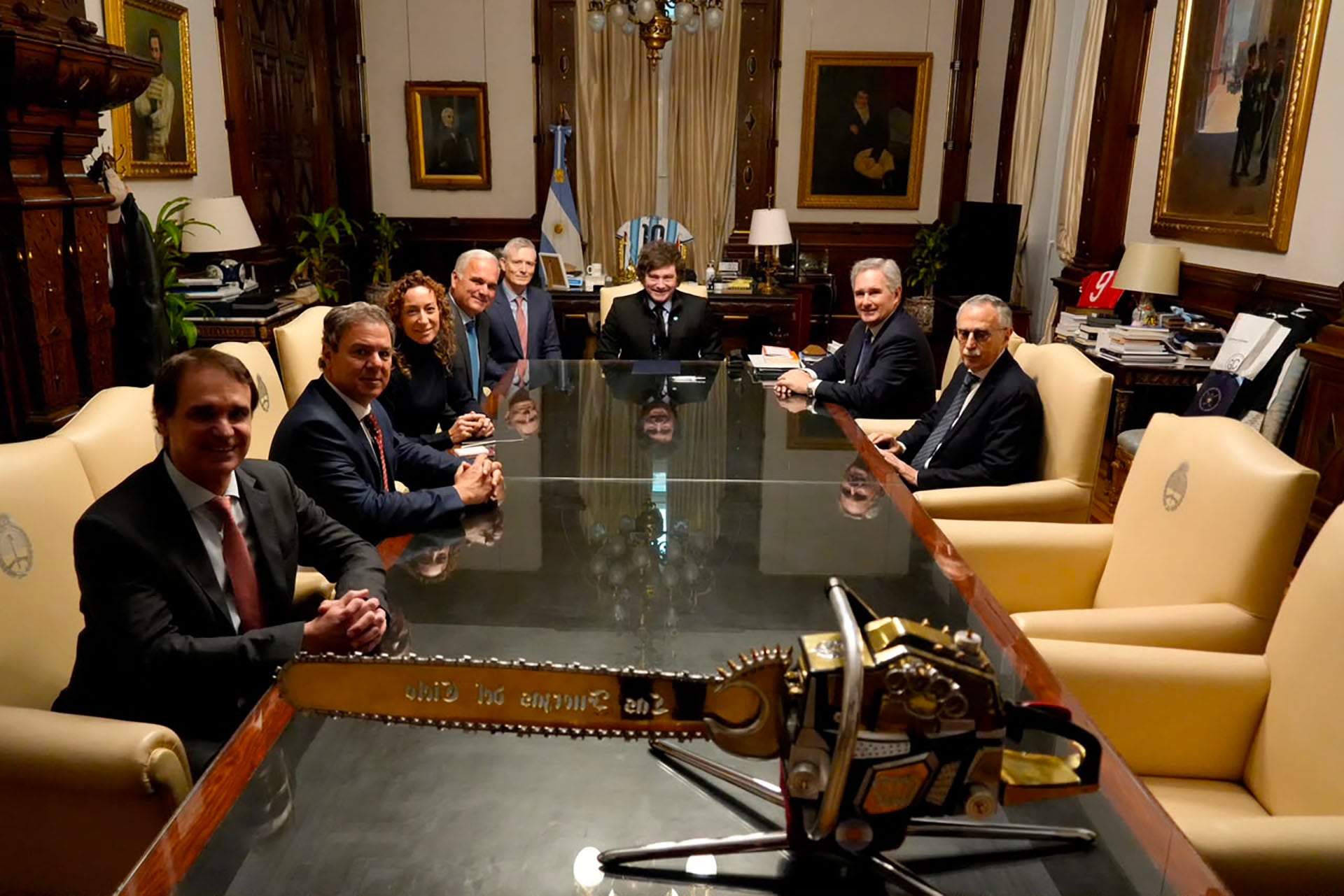 Milei recibió a la cúpula de Bayer en una pulseada por patentes e inversiones