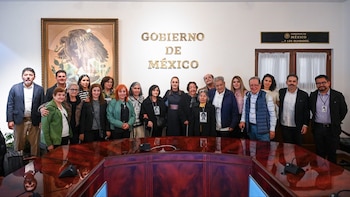 Claudia Sheinbaum se reúne con el Comité Eureka. (Foto: Presidencia)