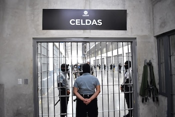 Los controles de acceso y la presencia de personal de seguridad forman parte del esquema operativo que las autoridades presentaron a la presidente costarricense. (Infobae Centroamérica/Emerson Del Cid)