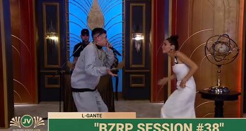 L-Gante cantó y bailó cumbia