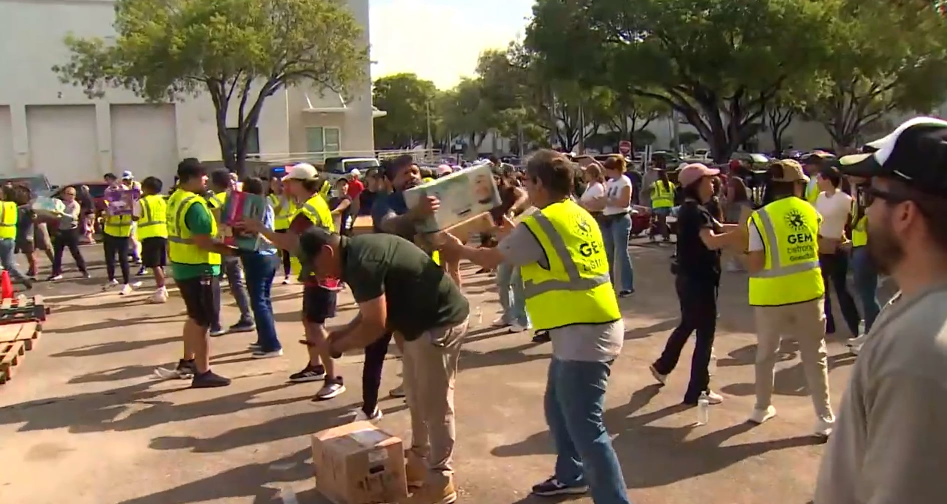 Venezolanos de South Florida envían ayuda humanitaria a Venezuela tras los terremotos que dejaron 1.430 fallecidos confirmados (NBC Miami)