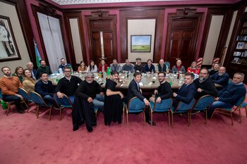 Axel Kicillof junto a su