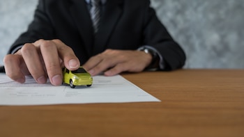 La DGT advierte: aparcar sin seguro, aunque sea en tu garaje, conlleva multas de hasta 3.000 euros