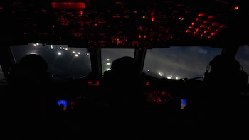 Patrullaje aéreo que divisa barcos realizando pesca ilegal