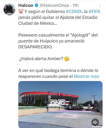Vista exterior del Estadio Ciudad de México con su techo rojo distintivo y la estructura de un puente en primer plano. El cielo es azul claro