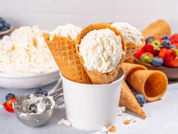 Helado de queso cottage sin azúcares añadidos, una receta ideal para aprovechar el verano.