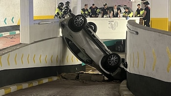 Dos heridos en un aparatoso accidente en un parking de Madrid