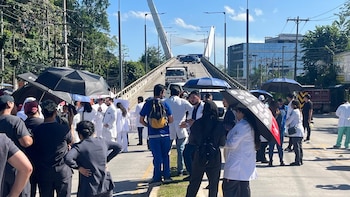 Colegio Médico denuncia atraso salarial para más de 600 galenos en Honduras