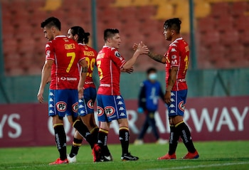 Jugadores de Unión Española celebran