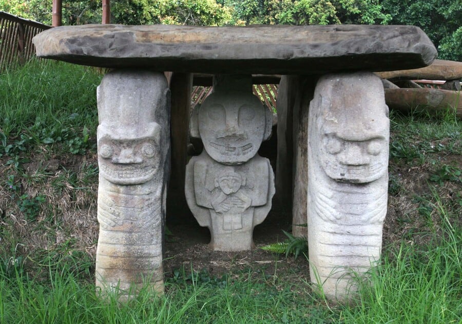 En el Bosque de las Estatuas, los visitantes pueden observar 35 esculturas prehispánicas distribuidas en un entorno rodeado de vegetación -crédito Colprensa