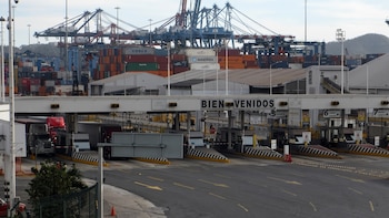 Aduana de Manzanillo extiende su horario de atención por temporada de ciclones: así buscan desahogar mercancía acumulada