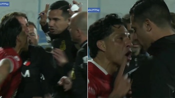 La escandalosa secuencia de la expulsión a Enzo Pérez: reclamo, gesto y protesta cara a cara con el cuarto árbitro