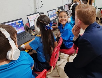 Nuevas herramientas digitales buscan reforzar habilidades en inglés, matemáticas y lectoescritura. Cortesía: MEP