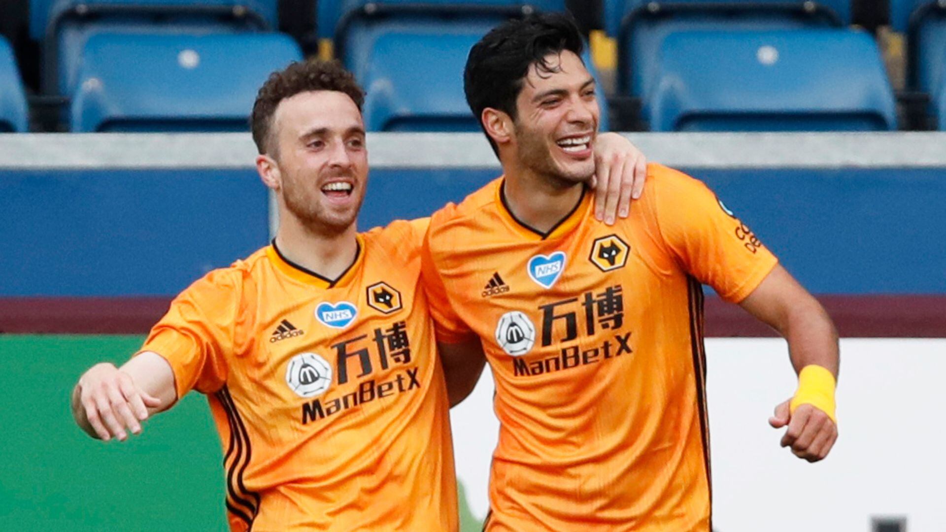 Diogo Jota y Raúl Jiménez formaron una dupla imparable en el Wolverhampton. El portugués falleció hoy en un accidente automovilístico. (Reuters)