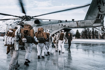 Soldados noruegos en un barco