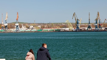 Ucrania ataca con drones 15 buques de la "flota fantasma" rusa en el mar de Azov