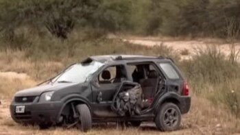 Iban al cementerio, les estalló