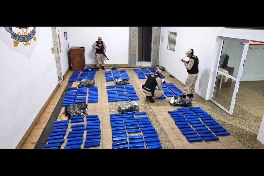 Además de las penas de prisión, el tribunal ordenó el decomiso de los dos vehículos utilizados en la operación y el pago de 45 unidades fijas para cada condenado
