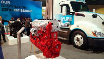 Mientras Europa les cierra la