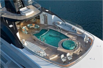 El Yate Whisper con el