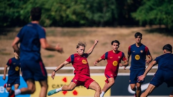 El Barça cierra su 'stage' en Inglaterra con un partido de entrenamiento