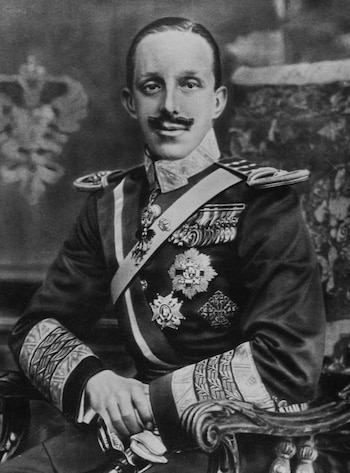 Retrato del rey Alfonso XIII de España, obra de Kaulak, con el monarca vestido de gala. (Grosby)